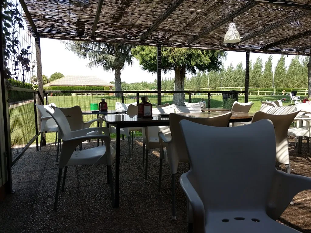 Restaurante Burguer La Piscina restaurant in Hospital de Órbigo