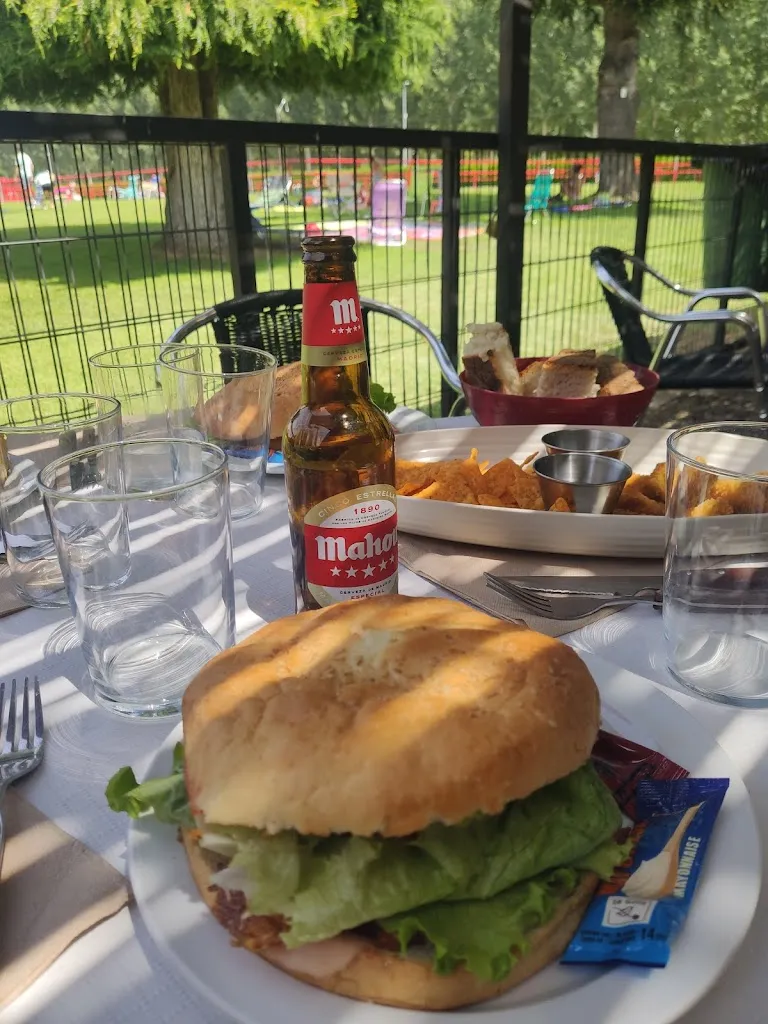 Restaurante Burguer La Piscina_Hospital de Órbigo_slider_image_3
