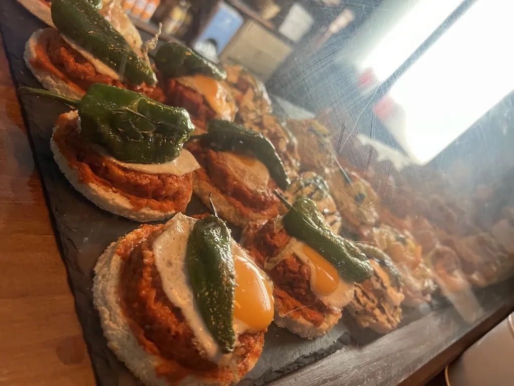 Javier Gomez Martin_Pub Kache_La Pedraja de Portillo_review