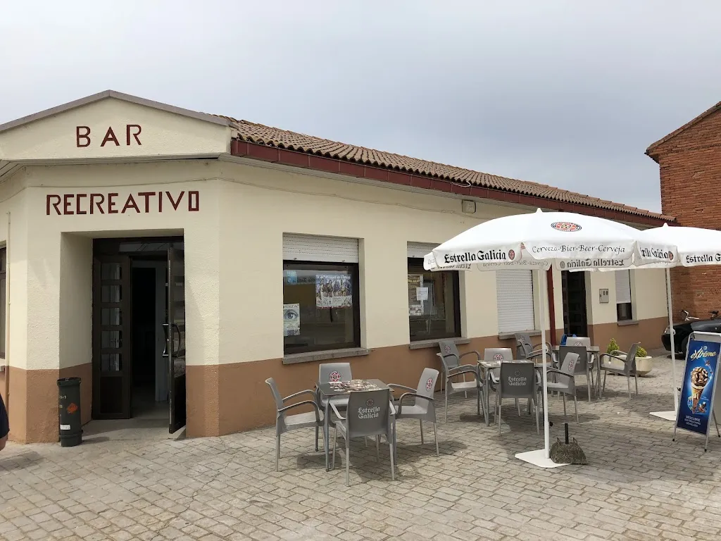 Bar del pueblo_Laguna Dalga_slider_image_1