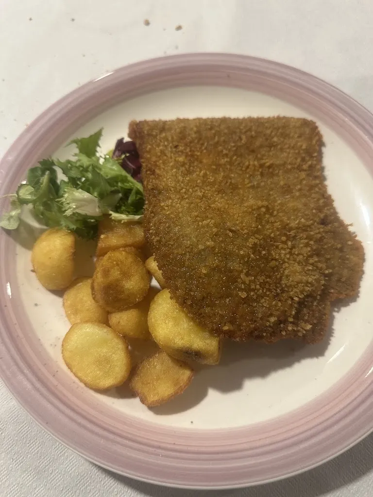 Hostal restaurante El Jardin_Laguna de Negrillos_slider_image_2