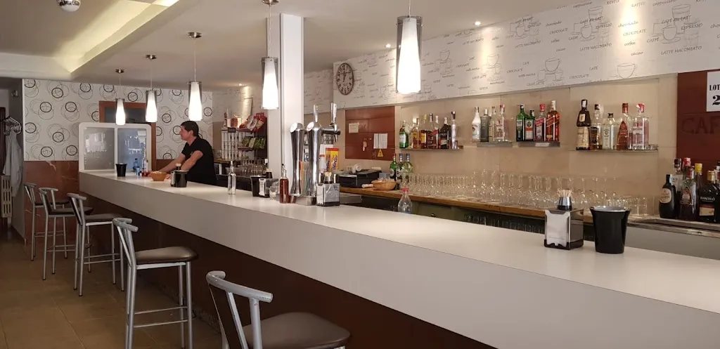 Nenufar restaurant in Laguna de Negrillos