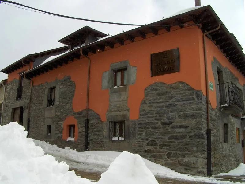 Hotel Rural El Holandés Errante restaurant in Murias de Paredes