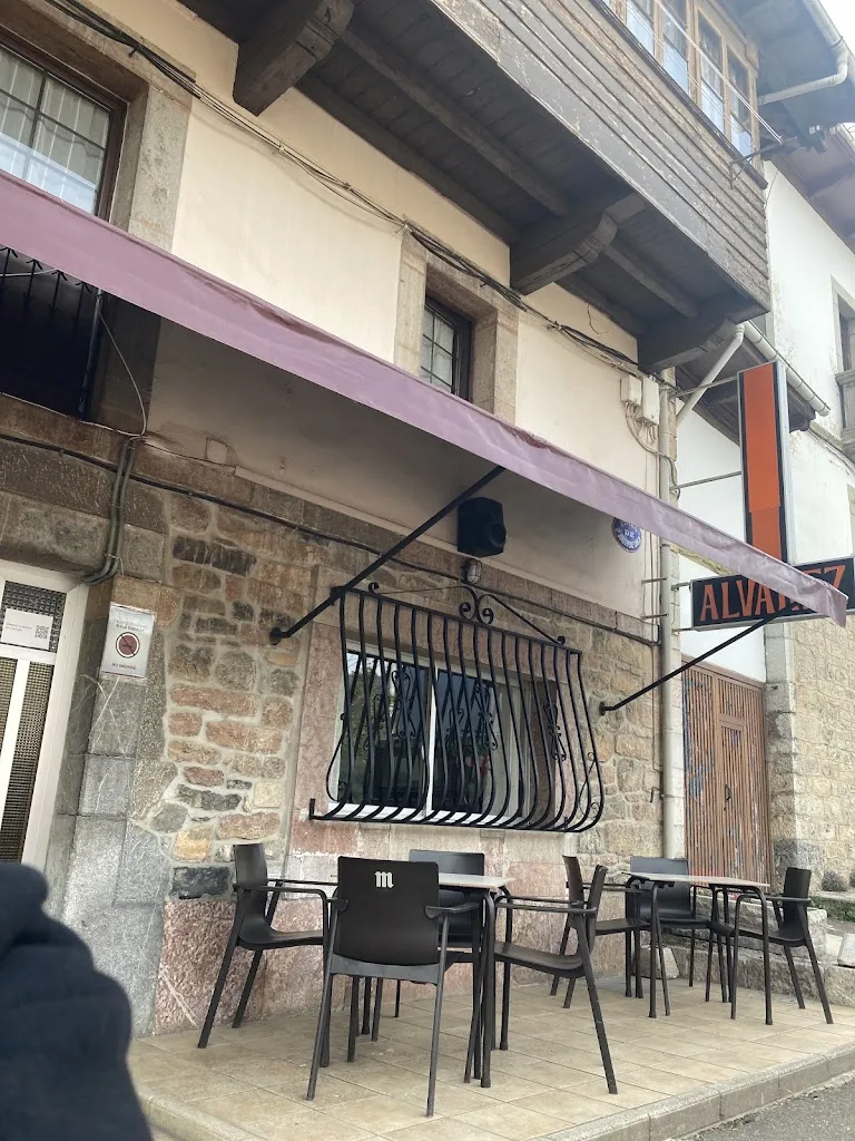 Gonzalo Zustovich_Cafetería - Bar Álvarez_Oseja de Sajambre_review