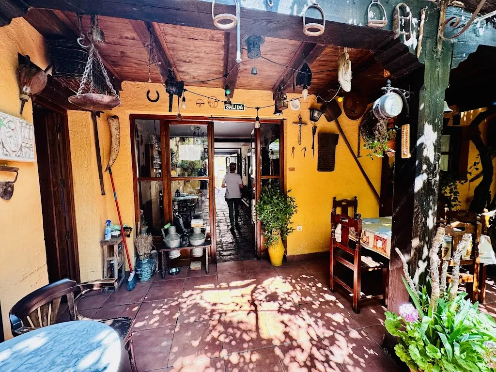 Hostal La Alberguería del Camino restaurant in Mansilla de las Mulas