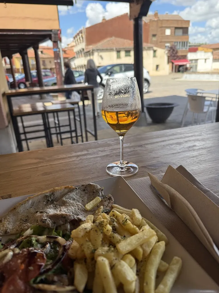 Peter Nelson_El Refugio de Uxía_Mansilla de las Mulas_review