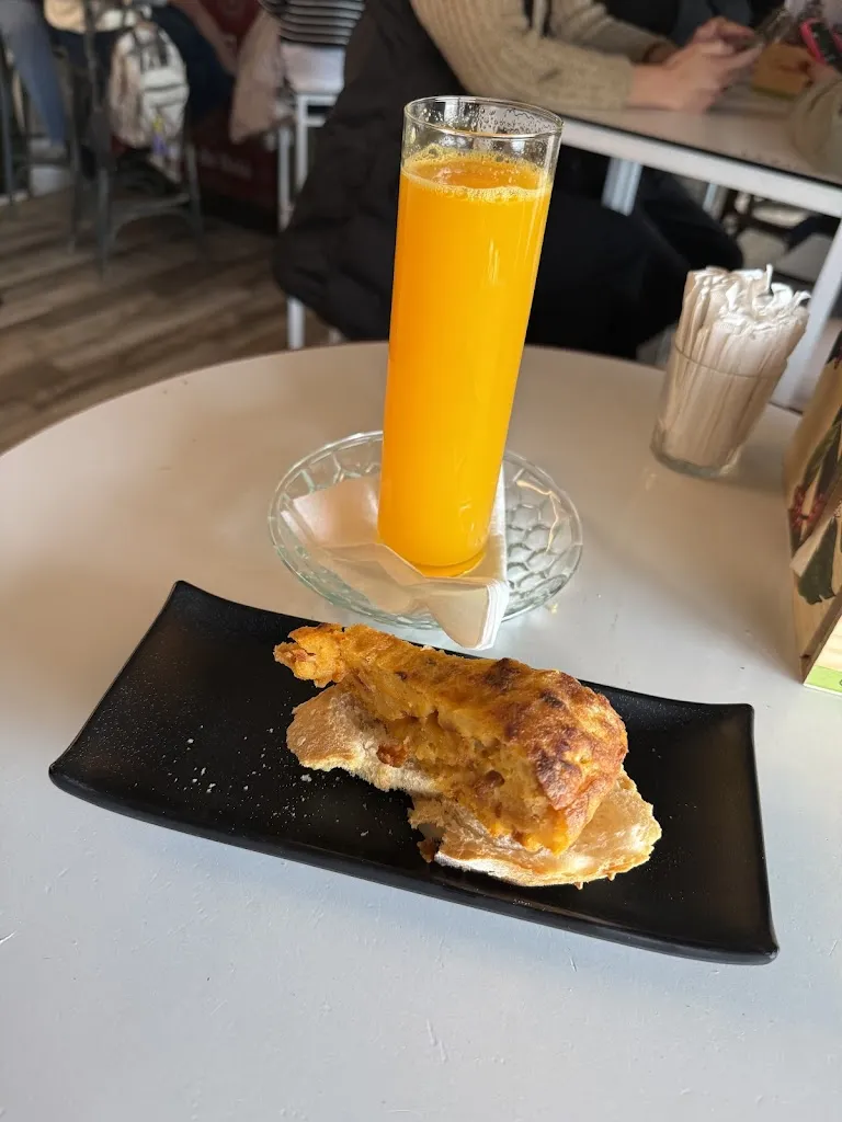 Ali Abi_El Refugio de Uxía_Mansilla de las Mulas_review