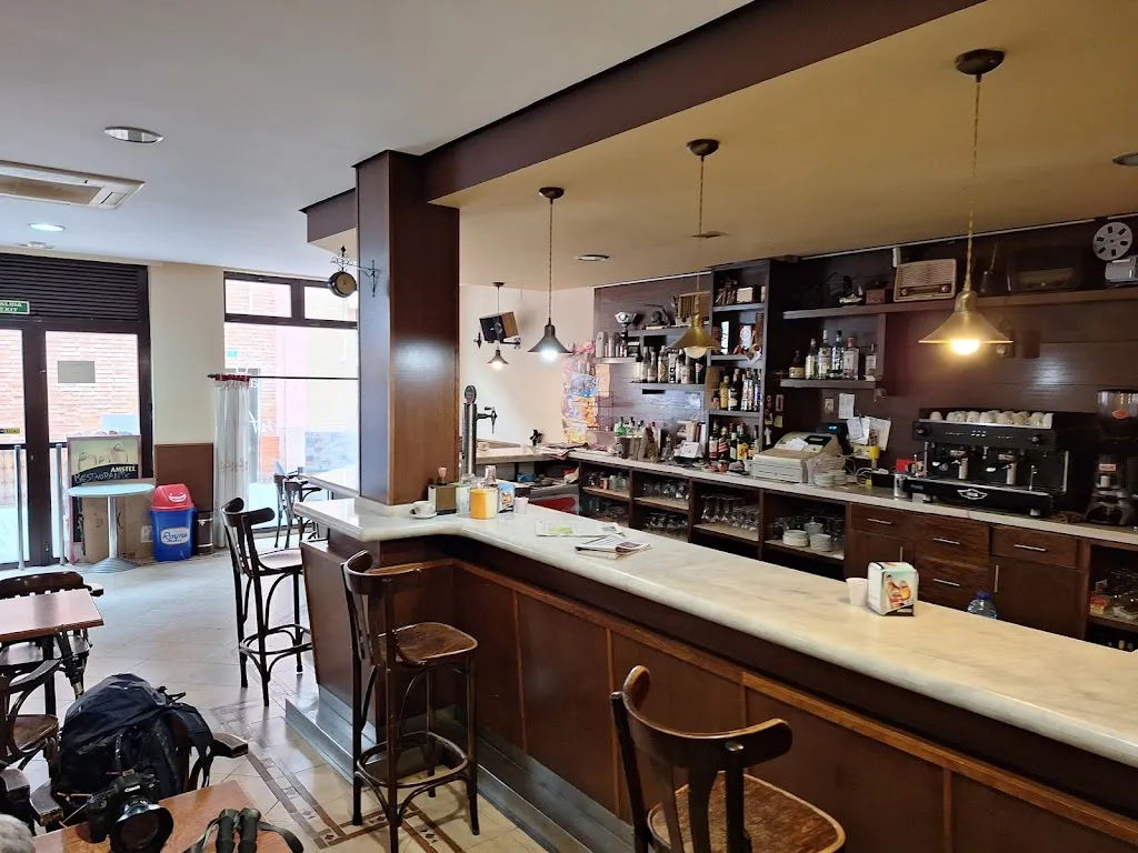 El Puente Restaurante restaurant in Mansilla de las Mulas