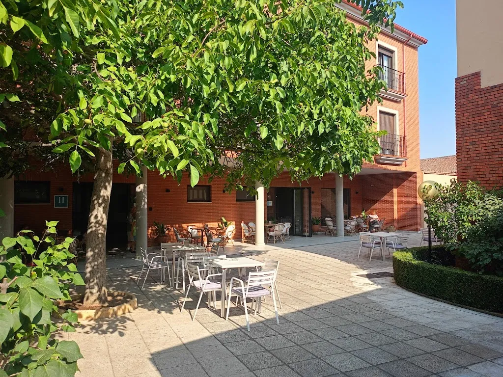 Jose Gonzalez_Hotel Villegas_Pajares de los Oteros_review