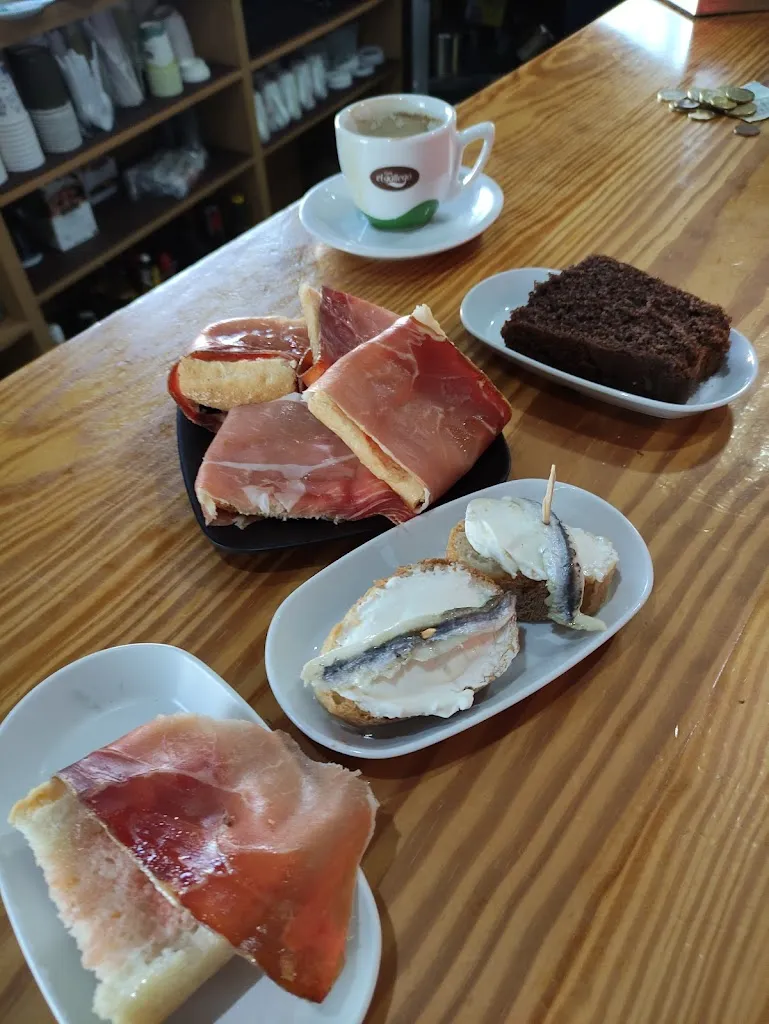 Bar La Moncloa restaurant in Roperuelos del Páramo