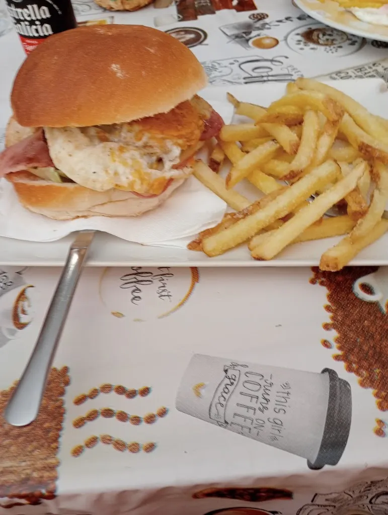 Alejandro Montero Navarro_Pensión Mundo Bar Yosumar_Robla La_review