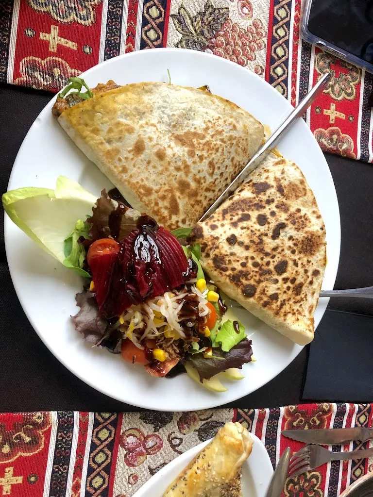 Paula Martinez_Bar Rest. Armine_Elda_review