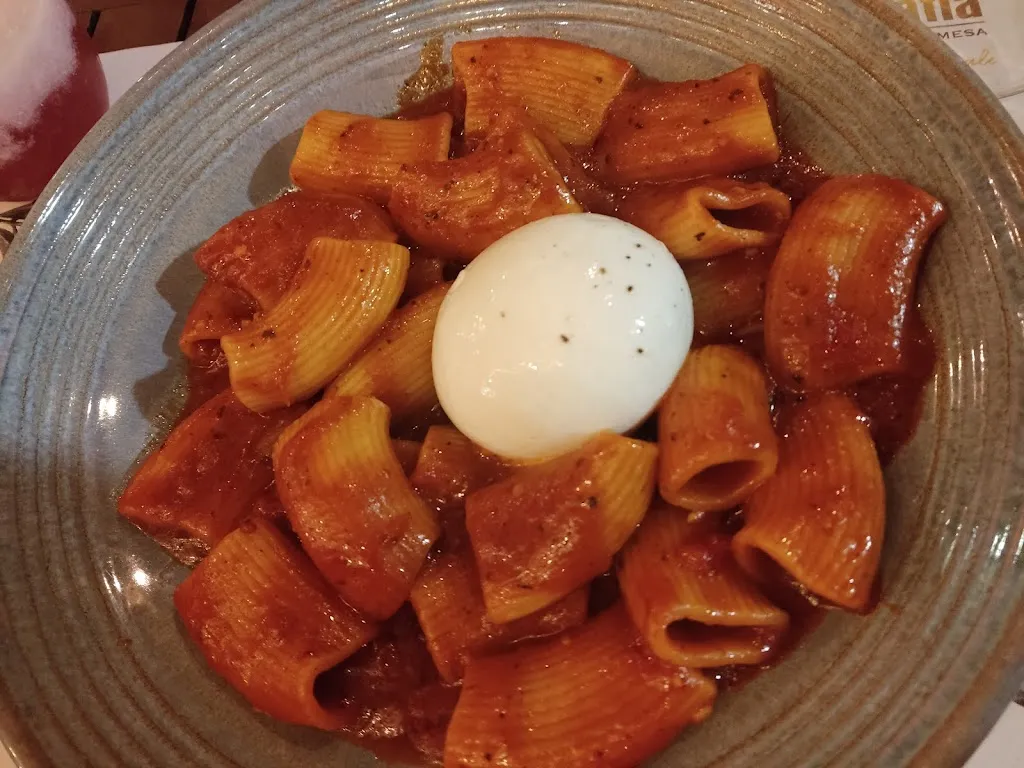 Brid Eibhlin Curran_La Mafia se sienta a la mesa_Provincia de Valladolid_review