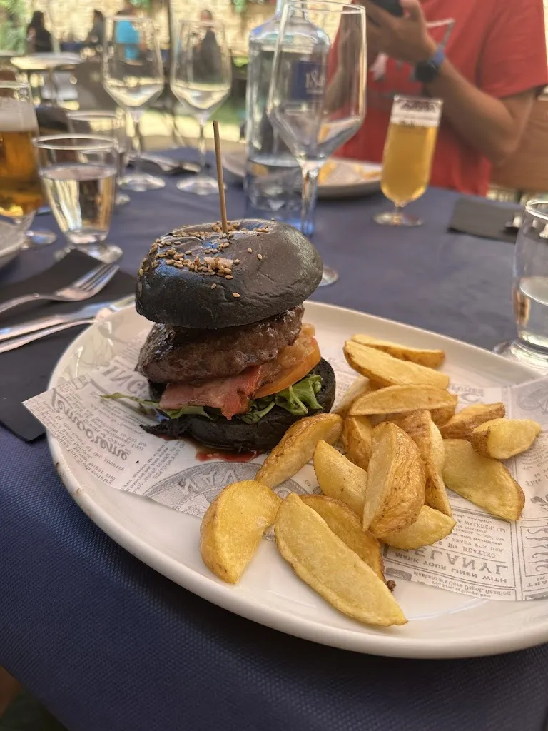 Jenna JY Kim_Bar Restaurante El Arco_Sahagún_review