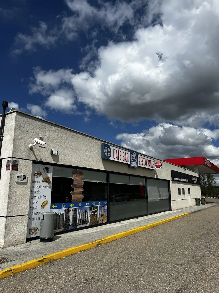 Area Servicio Direccion Leon restaurant in Sahagún