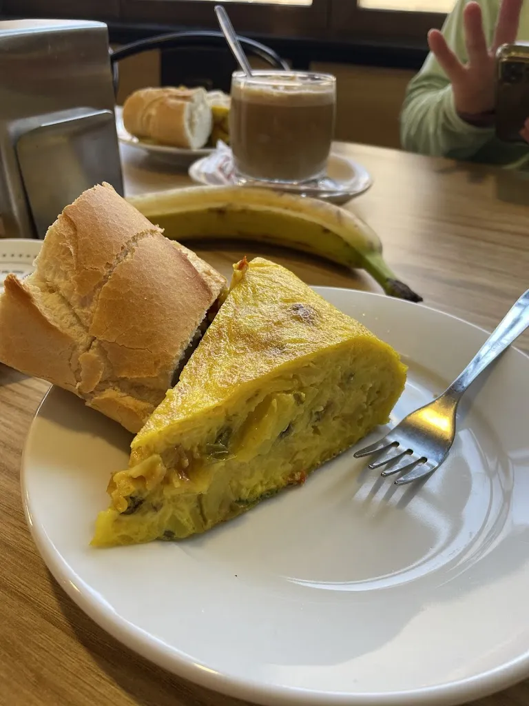 Judy Callaway_Café bar OASIS_San Justo de la Vega_review