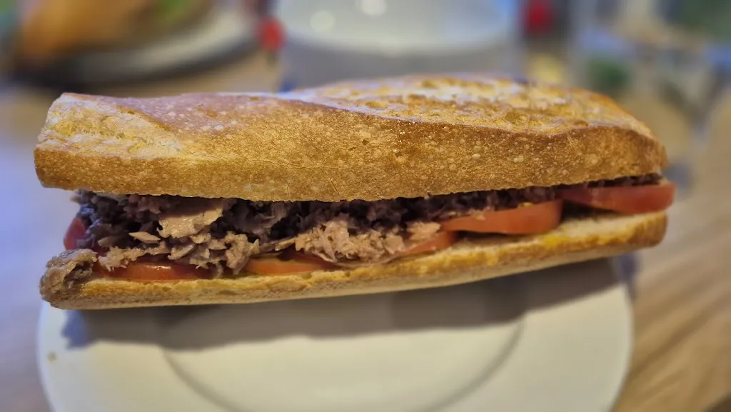 Daniel Harris_Café bar OASIS_San Justo de la Vega_review