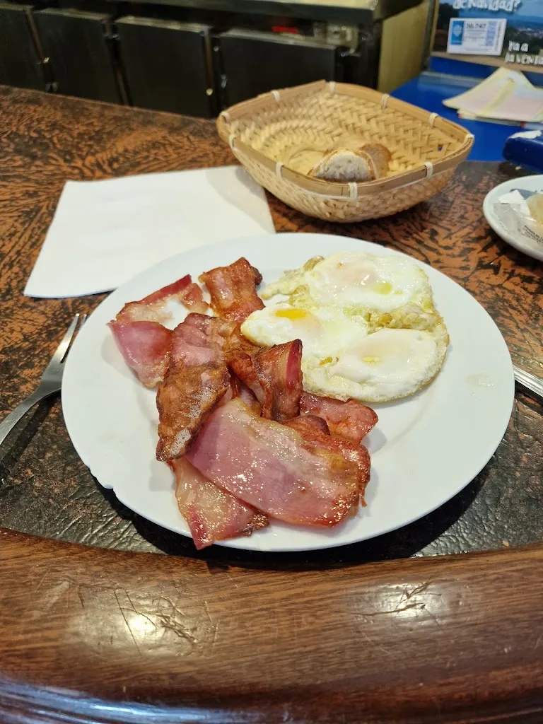 Paul Ellis_Café bar OASIS_San Justo de la Vega_review