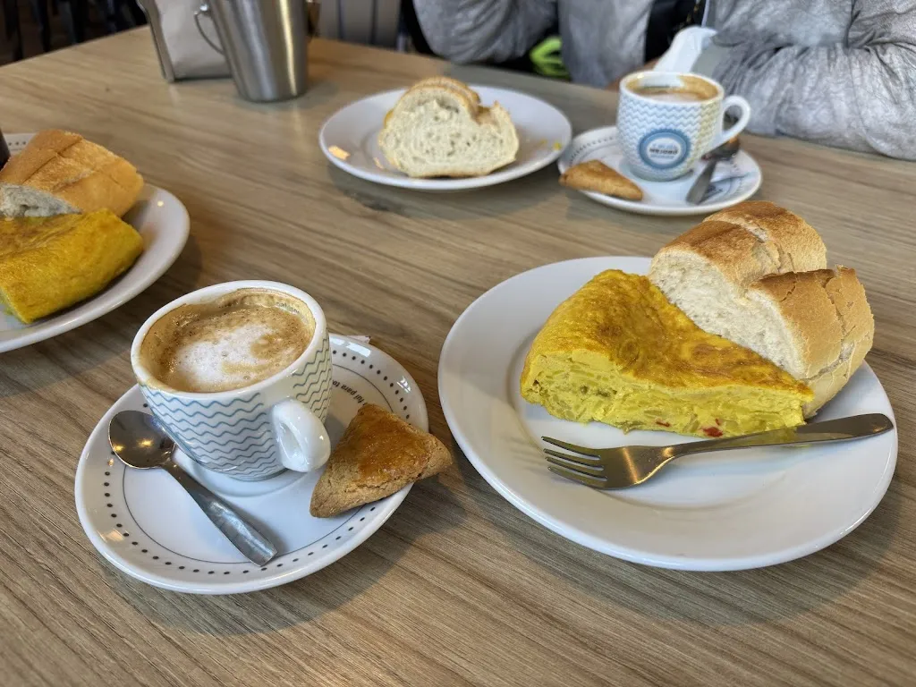 Café bar OASIS_San Justo de la Vega_slider_image_3