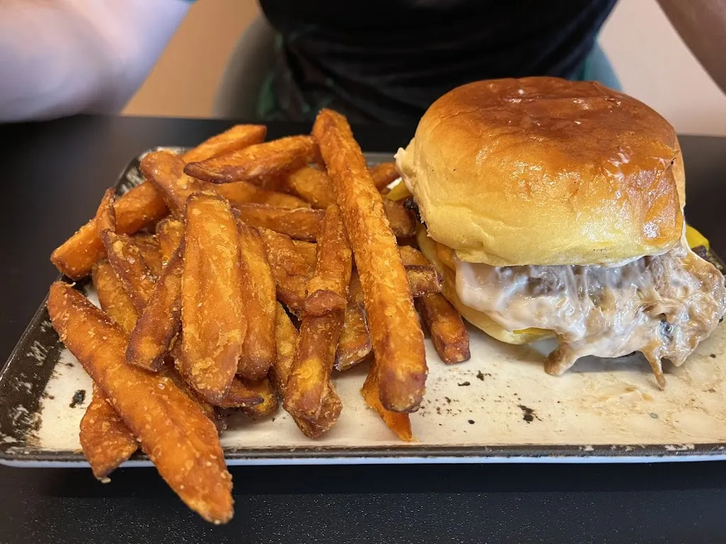 Delito Burger Club_Elda_slider_image_3