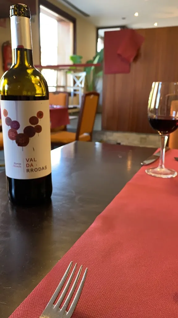 Gustavo Schmitz_Doce Torres_Ponferrada_review