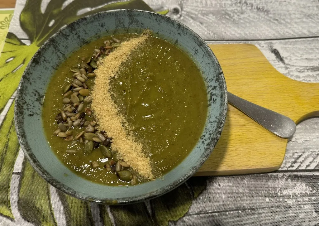 Marian Easthope_LA MARMITA VERDE DEL MUNDO VEGETAL_Ponferrada_review