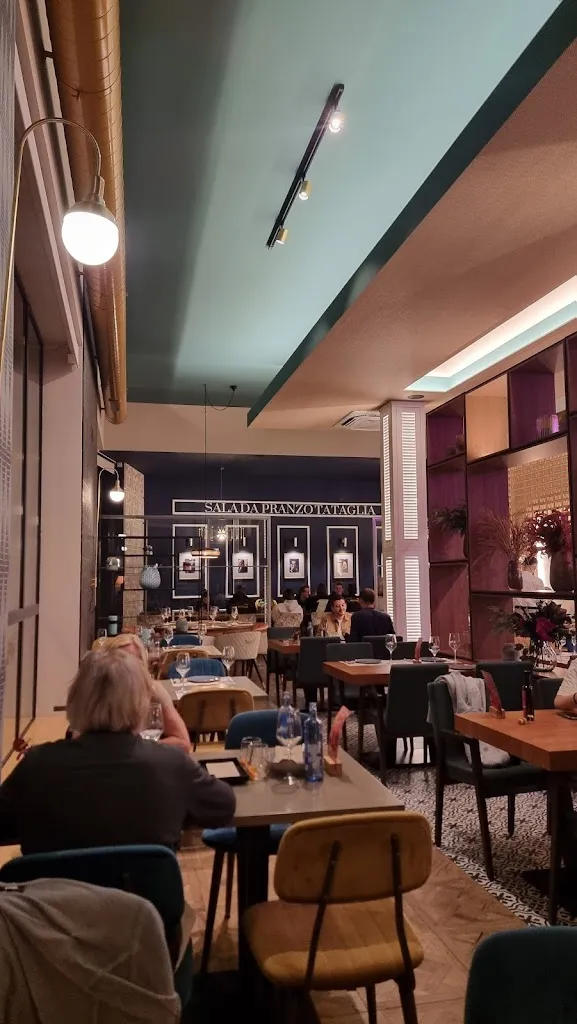 Alexandra Kryuchko_La Mafia se sienta a la mesa_Ponferrada_review