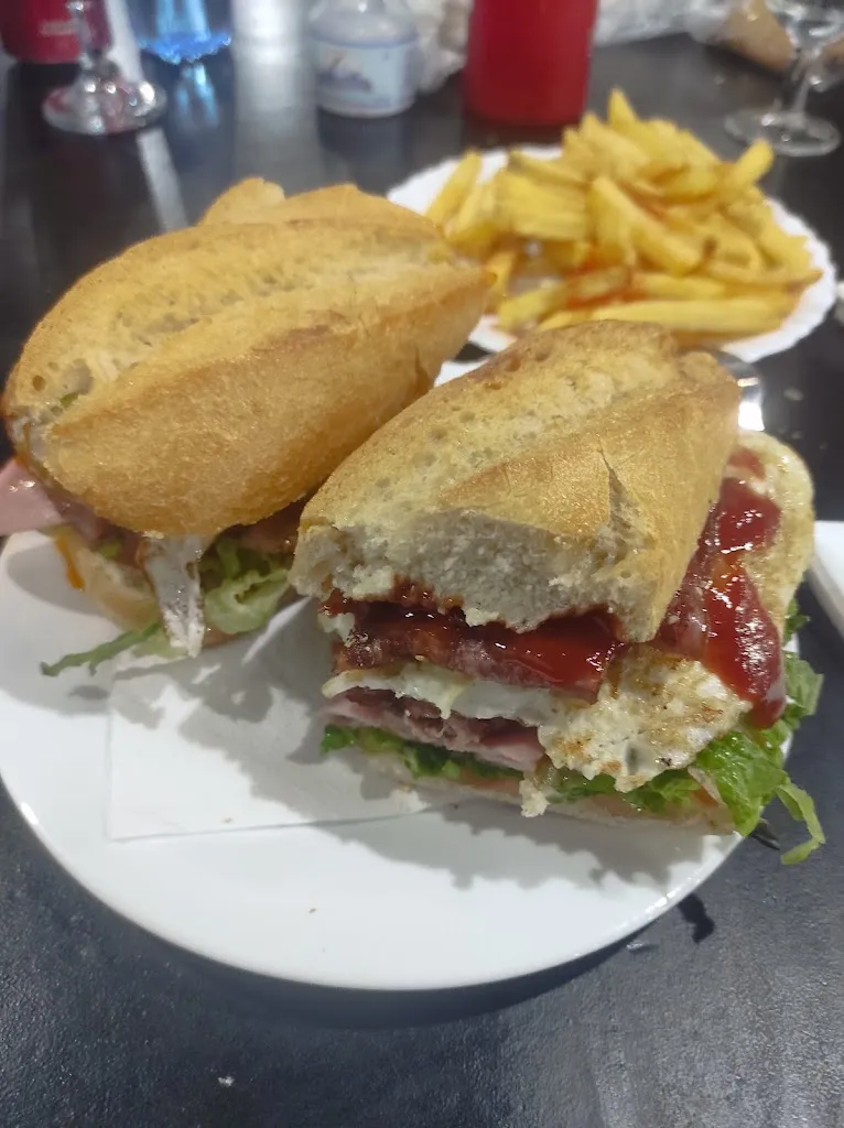 Genys Bernabeu Galvañ_Burger Frankfurt | Elda_Elda_review