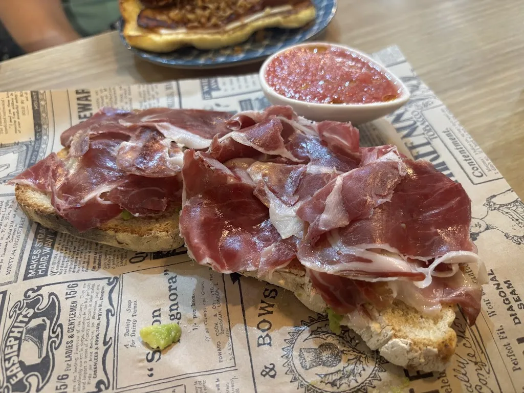 Aisha Muzayen_La Barbacana_Ponferrada_review