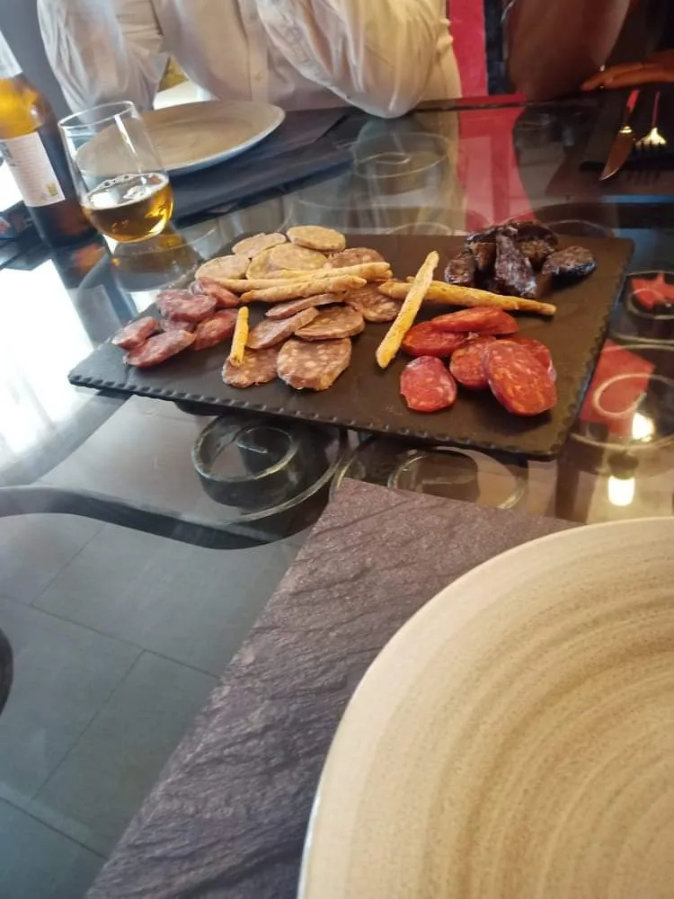 Wilmer Reverendo_Tikismikis Bar_Elda_recensione