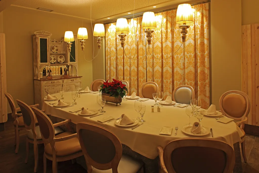 Restaurante La Zíngara restaurant in Santa María del Monte de Cea