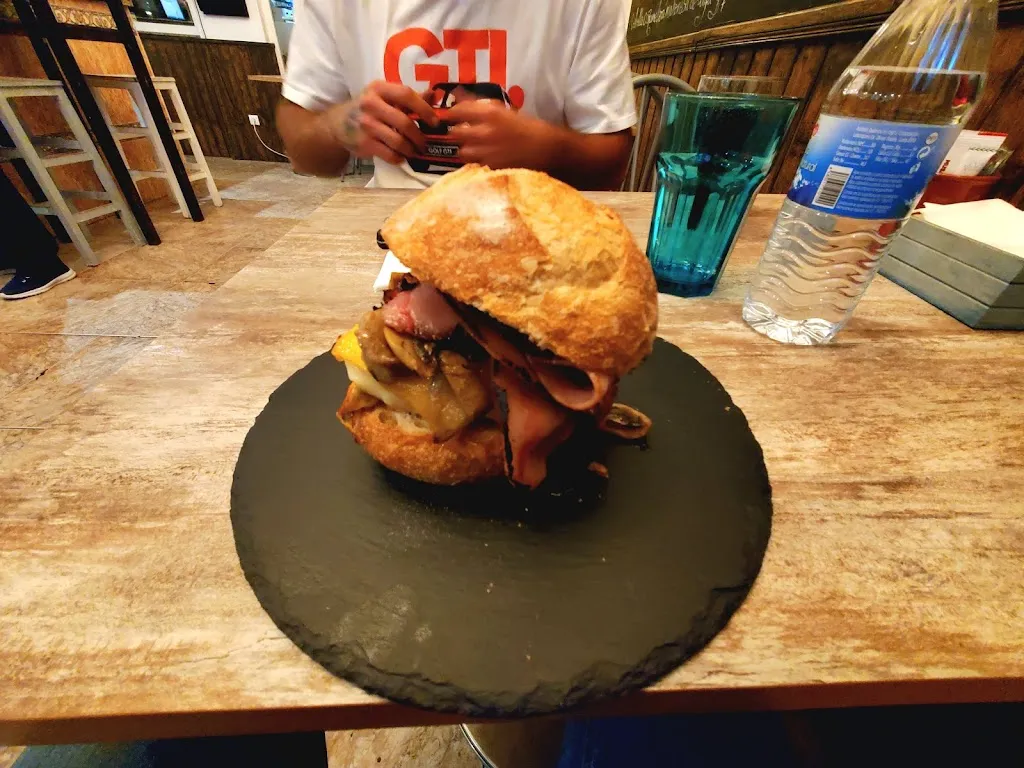 Burger Bar La Bicicleta_San Andrés del Rabanedo_slider_image_3