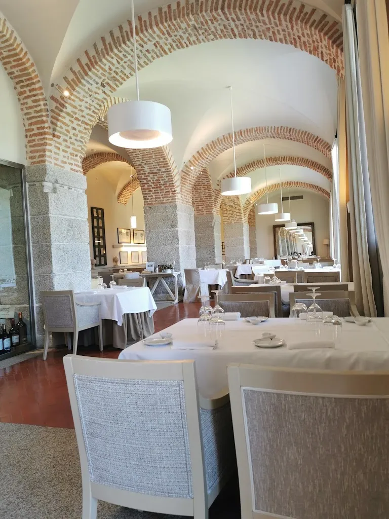 Restaurante Parador de La Granja Puerta de la Reina_San Ildefonso_slider_image_1