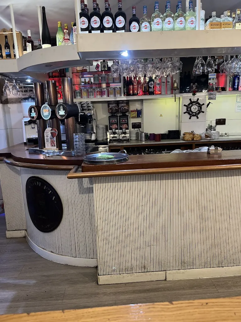 Rafael “Pretty Honest Reviews” Restrepo_La Goleta_Betanzos_recensione