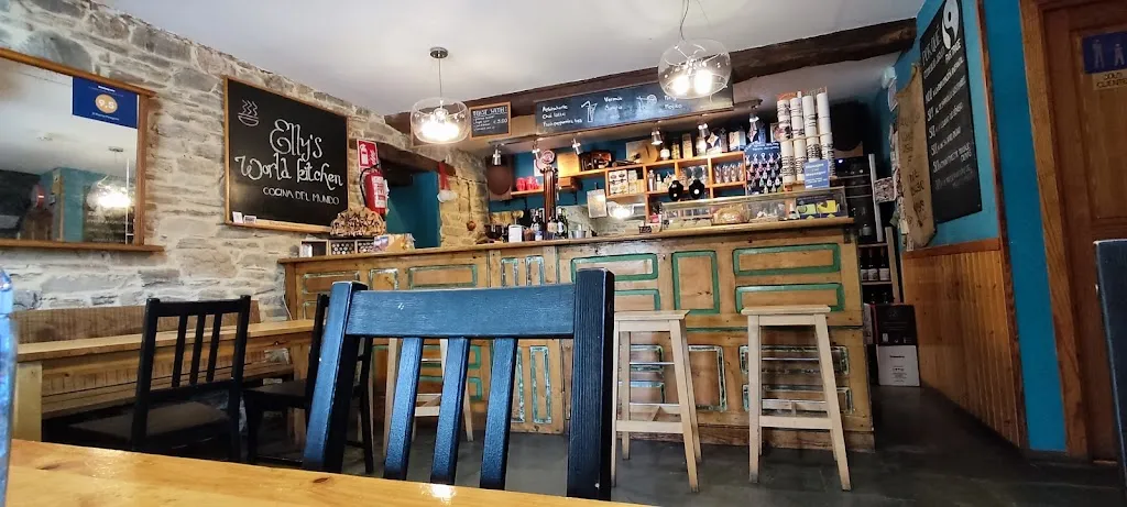 Elly's World kitchen restaurant in Trabadelo