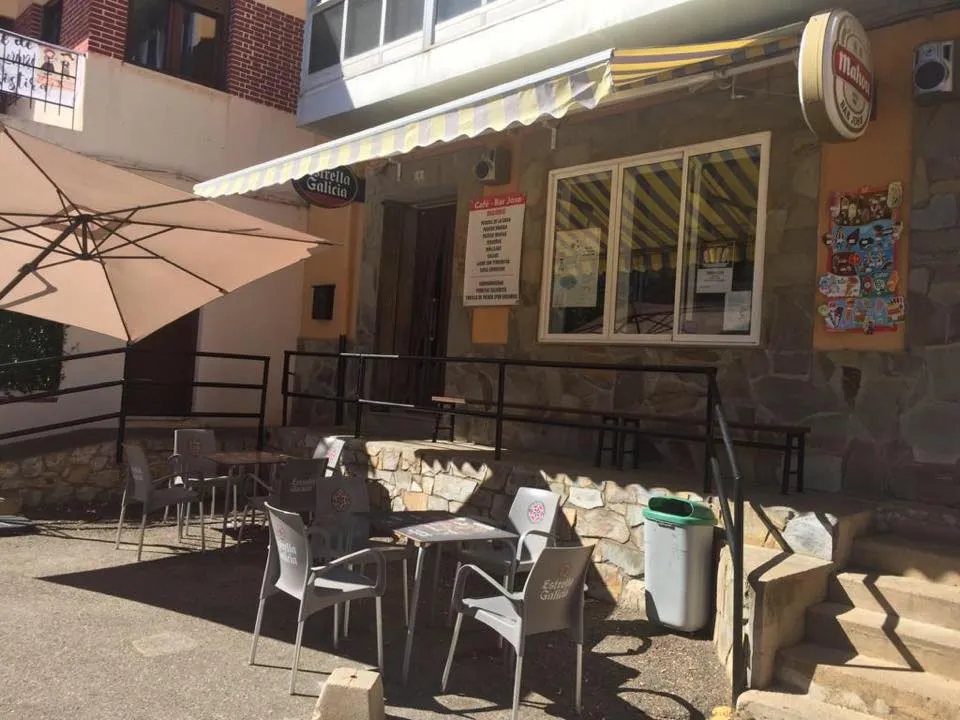 Café Bar Jose restaurant in Val de San Lorenzo