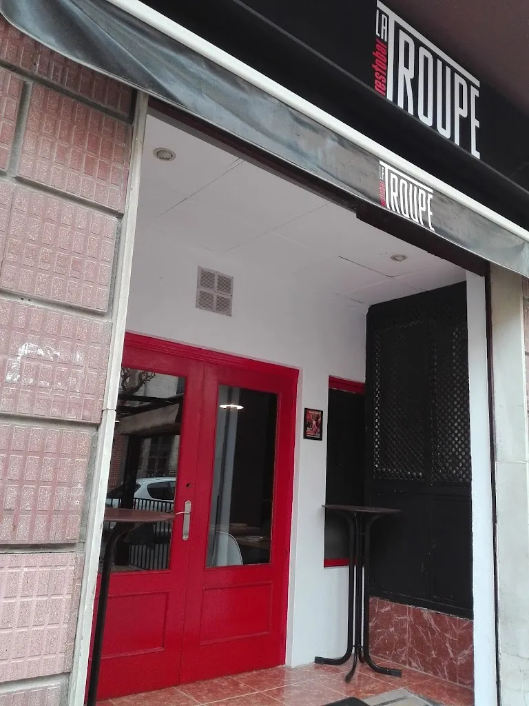 La Troupe Away 2.0_Ibi_slider_image_1