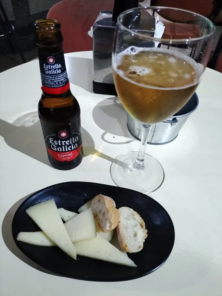 Paloma Gomez_Casa Regueiro_Toral de los Vados_review