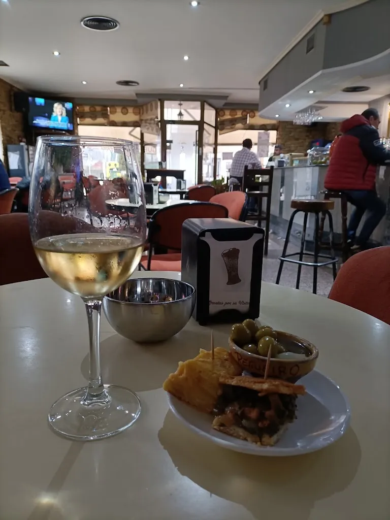 Tety Lora_Casa Regueiro_Toral de los Vados_review