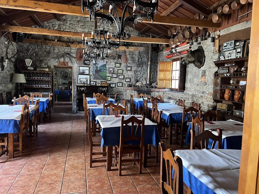 Restaurante y Centro de Turismo Rural la Venta del Aldeano restaurant in Valdelugueros