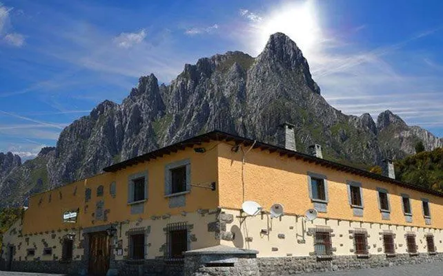 Hotel Rural Restaurante Los Argüellos_Valdelugueros_slider_image_1