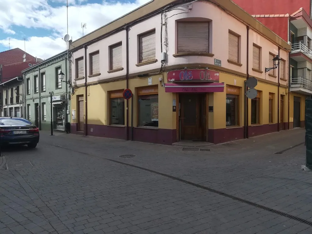 Oxana Maksimova_Ole Ole_Valdefuentes del Páramo_review