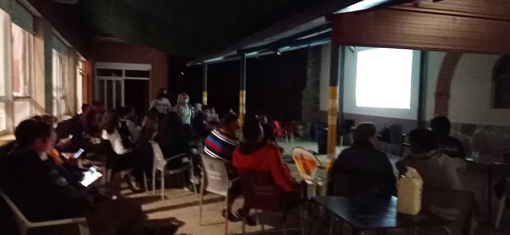 Bar La Aldea restaurant in Valdefuentes del Páramo