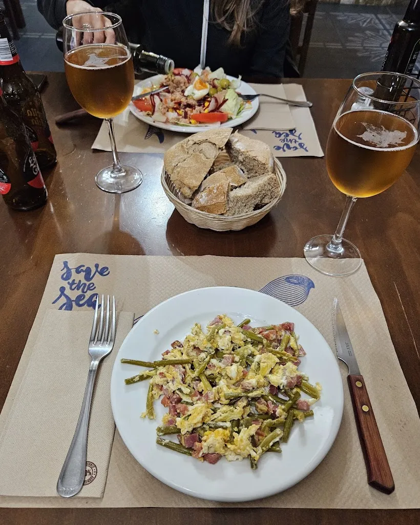 Bar Restaurante El Jardín restaurant in Vega de Espinareda