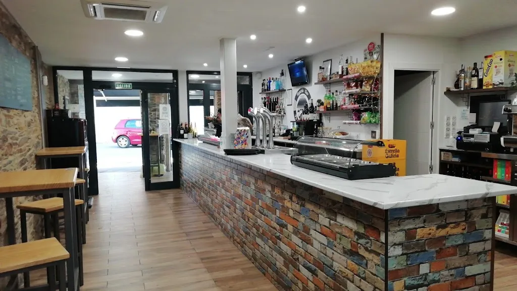 Taperia Puerta de Ancares restaurant in Vega de Espinareda