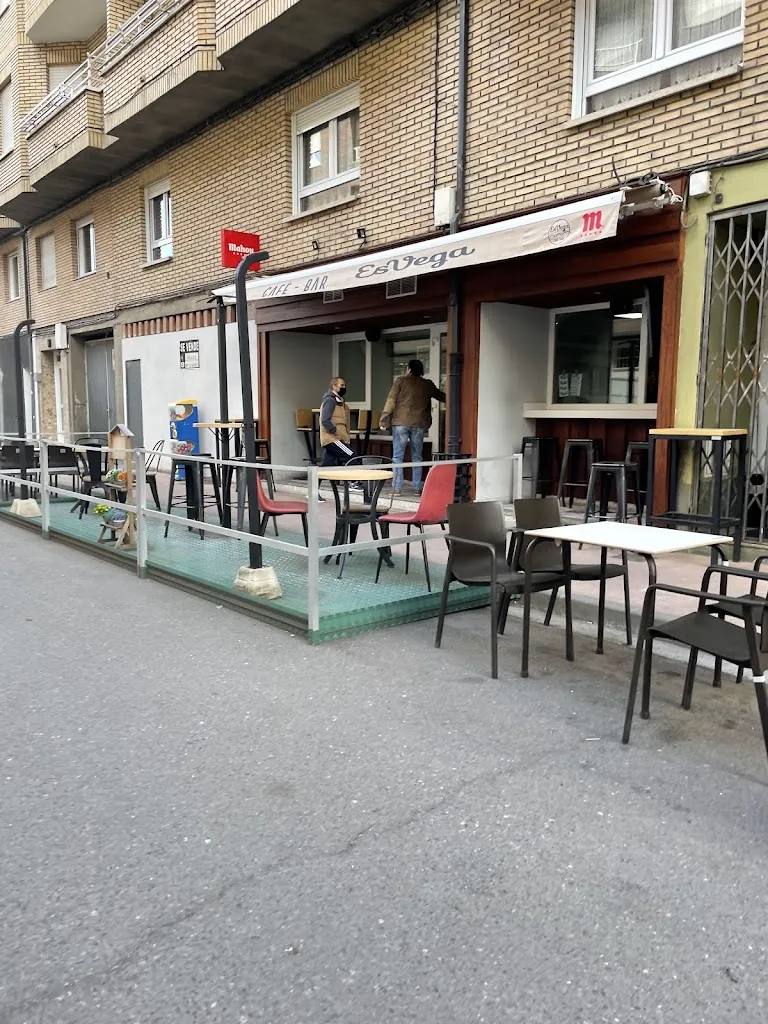 J. L_Cafe-Bar Esvega_Vega de Espinareda_review