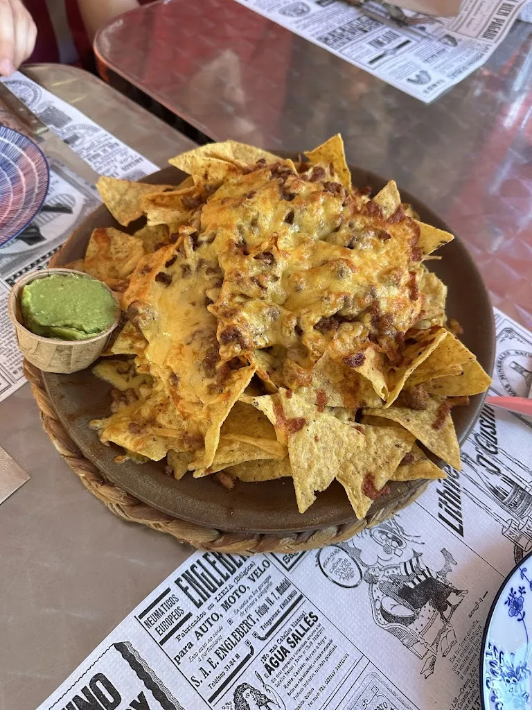 Mireia Cañal Blanco_Diner la tienda_Vega de Espinareda_review