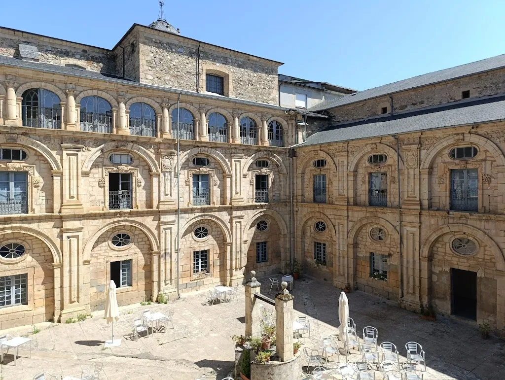 San Nicolas el Real restaurant in Villadecanes