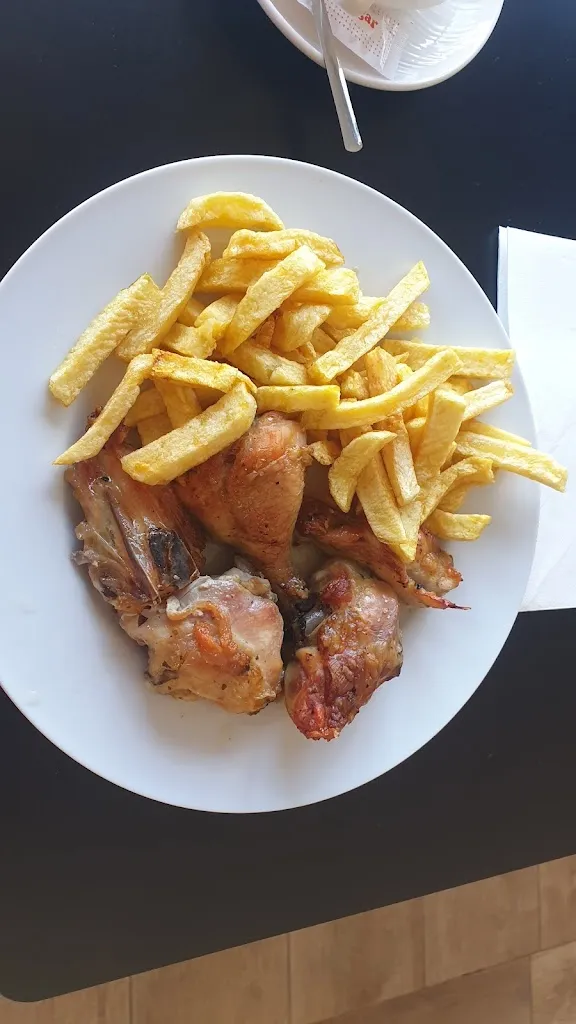 Jake Jeong_Hostal, Restaurante y Cafetería - Avenida II_Villadangos del Páramo_recensione