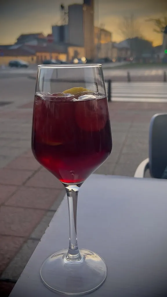 Eduardo Antonio Garcia Giraldo_Bar La Estación_Valencia de Don Juan_review